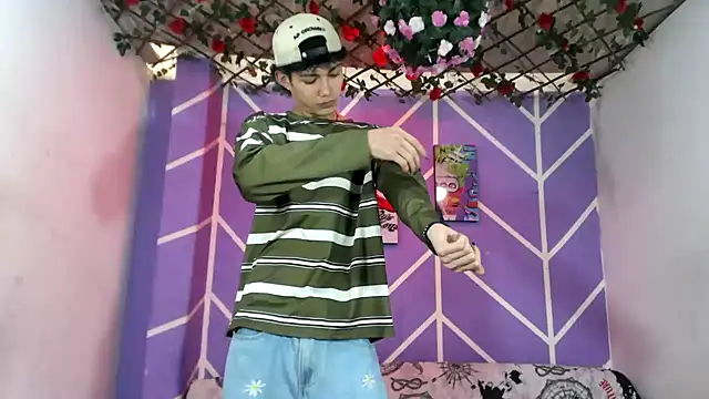 Snapshot of Maxxi_hot23 chatting on September 2025 07:24:02 PM Maxxi hot23 online show from September 2025 07:24:02 PM