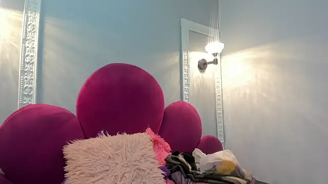 Bonniie 22 online show from October 2025 01:45:02 PM