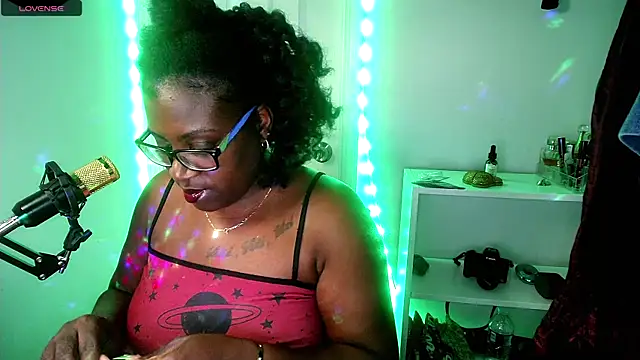 Snapshot of lovelyenigma365 chatting on January 2026 07:19:01 PM lovelyenigma365 online show from January 2026 07:19:01 PM