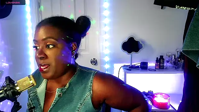 Snapshot of lovelyenigma365 chatting on January 2026 05:12:01 AM lovelyenigma365 online show from January 2026 05:12:01 AM