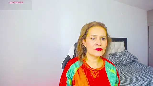 CarolinneFiotti online show from November 2025 01:13:02 PM