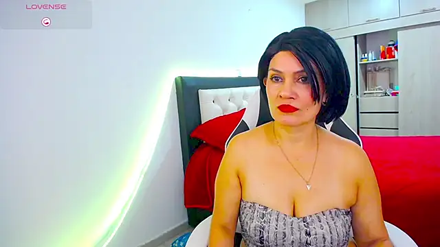 CarolinneFiotti online show from November 2025 02:52:02 PM