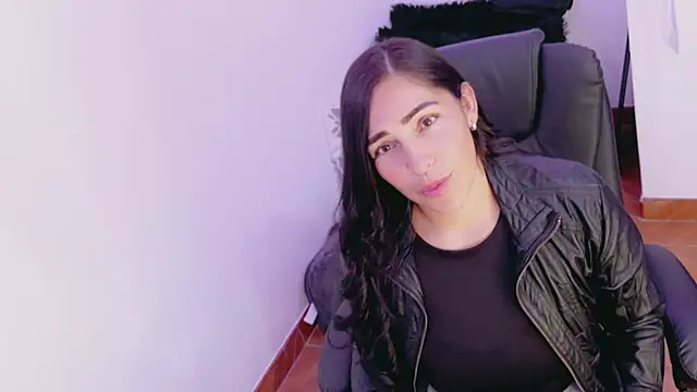 Snapshot of luna_lgomez_ chatting on April 2026 01:37:01 PM luna lgomez online show from April 2026 01:37:01 PM