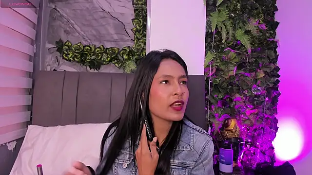 Fernanda liie  online show from November 2025 12:48:02 PM