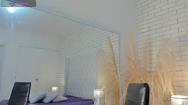 Emilly wilson  online show from November 2025 12:28:01 PM