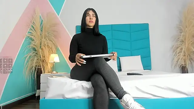 Emilly wilson  online show from November 2025 09:33:01 AM