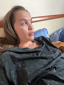 Snapshot of Beverly_Hilll chatting on October 2025 01:42:02 PM Beverly Hilll online show from October 2025 01:42:02 PM