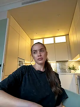 Snapshot of Beverly_Hilll chatting on October 2025 01:03:02 PM Beverly Hilll online show from October 2025 01:03:02 PM