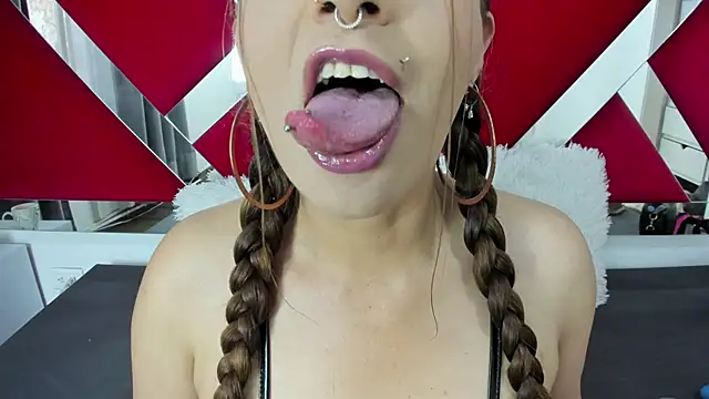 Snapshot of nicollewayne10 chatting on October 2025 10:10:01 PM nicollewayne10 online show from October 2025 10:10:01 PM