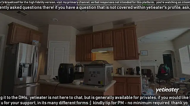 Snapshot of yetieater chatting on December 2024 06:27:02 PM yetieater online show from December 2024 06:27:02 PM