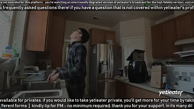 Snapshot of yetieater chatting on January 2025 09:19:01 PM yetieater online show from January 2025 09:19:01 PM