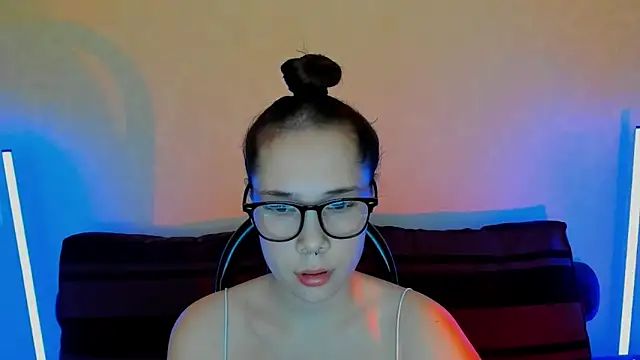 LilKittens online show from March 2025 02:12:02 PM