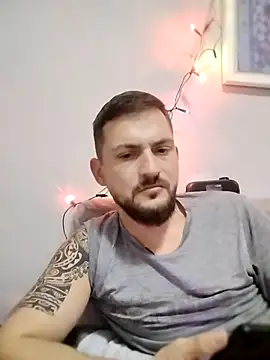 Snapshot of iurinicola chatting on December 2025 10:19:01 PM iurinicola online show from December 2025 10:19:01 PM