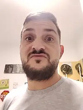 Snapshot of iurinicola chatting on January 2026 12:13:01 AM iurinicola online show from January 2026 12:13:01 AM