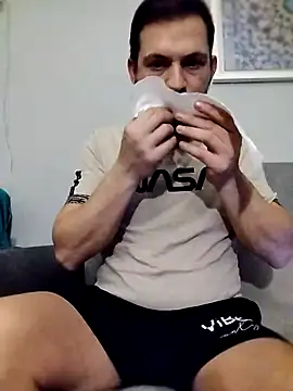 Snapshot of iurinicola chatting on February 2026 09:35:01 PM iurinicola online show from February 2026 09:35:01 PM