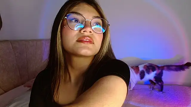 Snapshot of _Camilaaa_ chatting on March 2025 05:08:02 AM  Camilaaa  online show from March 2025 05:08:02 AM