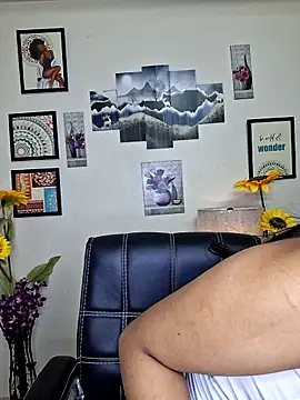 Snapshot of Noor-Bold chatting on December 2025 04:40:02 AM Noor-Bold online show from December 2025 04:40:02 AM