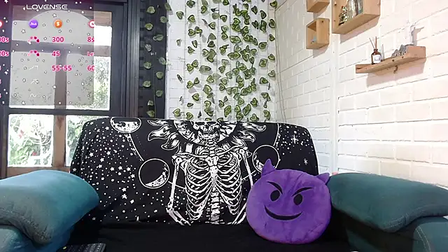 LiraSonnett online show from November 2025 09:17:02 PM