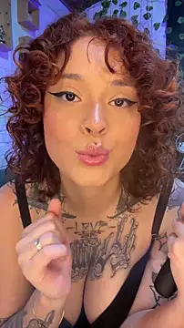 LiraSonnett online show from December 2025 09:10:02 PM