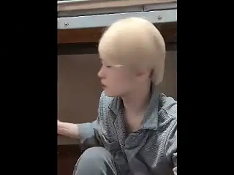 Snapshot of mgnhiroyuki chatting on February 2026 09:32:01 AM mgnhiroyuki online show from February 2026 09:32:01 AM