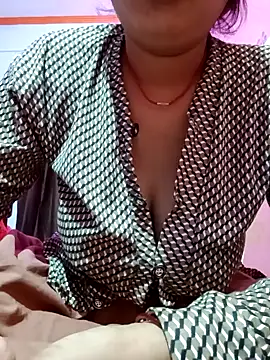 Snapshot of Beautiful_Puja chatting on March 2025 11:25:01 PM Beautiful Puja online show from March 2025 11:25:01 PM