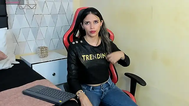 LiliJensen online show from November 2025 08:10:01 PM