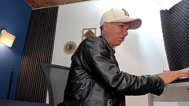 CRAZY-BOY99 online show from March 2025 12:35:02 PM