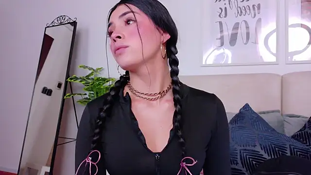 SaritaBratz online show from November 2025 08:40:02 PM