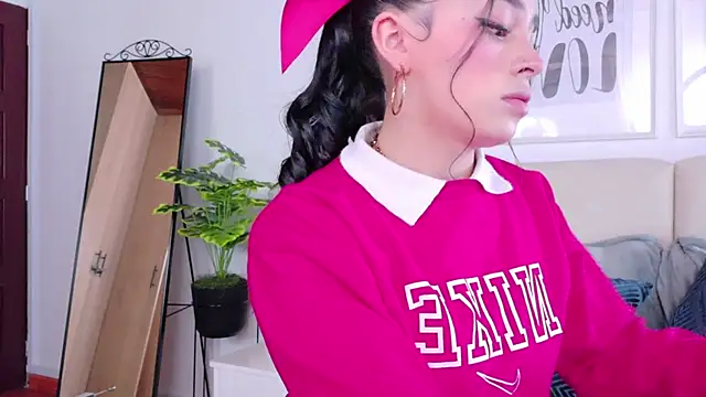 SaritaBratz online show from December 2025 08:25:01 PM