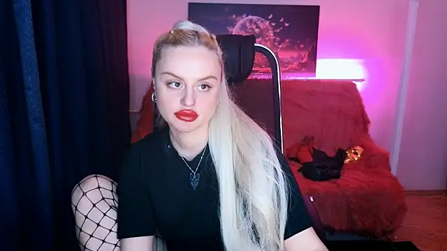 Snapshot of Miss_Alice_Silver chatting on March 2025 07:42:02 PM Miss Alice Silver online show from March 2025 07:42:02 PM