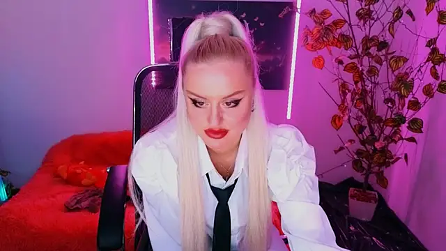 Snapshot of Miss_Alice_Silver chatting on October 2025 09:56:01 PM Miss Alice Silver online show from October 2025 09:56:01 PM