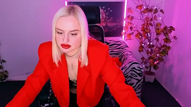 Snapshot of Miss_Alice_Silver chatting on November 2025 04:18:02 PM Miss Alice Silver online show from November 2025 04:18:02 PM