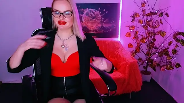 Snapshot of Miss_Alice_Silver chatting on November 2025 04:52:01 PM Miss Alice Silver online show from November 2025 04:52:01 PM