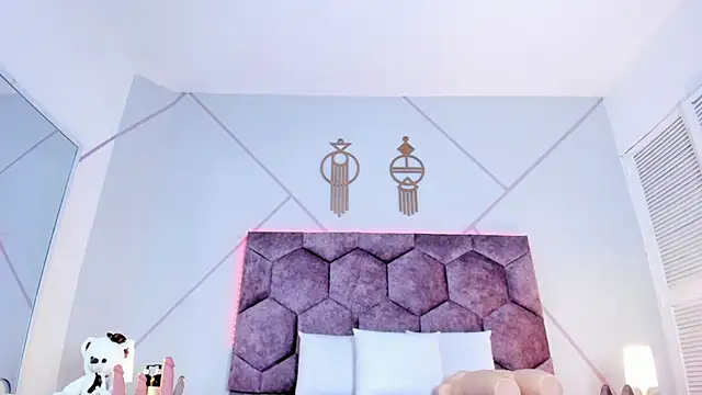 aurora collinss  online show from January 2026 12:54:02 PM