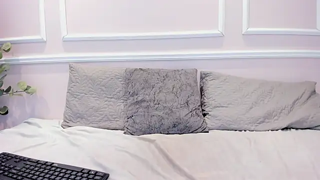 Lucy Canel online show from November 2025 12:05:01 AM