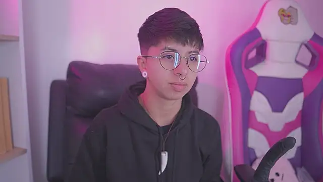 tommy blue online show from October 2025 04:38:02 PM