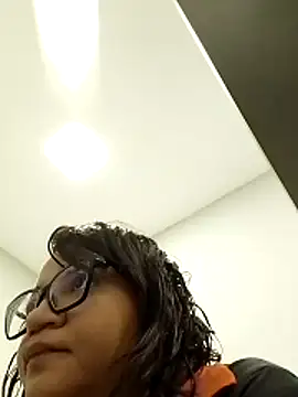 Snapshot of viviksmel chatting on December 2025 05:00:01 PM viviksmel online show from December 2025 05:00:01 PM