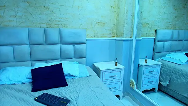 Snapshot of LexiAndDeker chatting on September 2025 04:44:02 PM LexiAndDeker online show from September 2025 04:44:02 PM