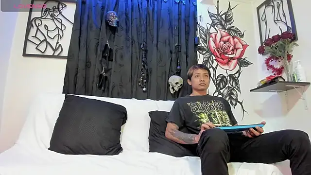 KratosAfroditacs online show from March 2025 03:57:02 PM