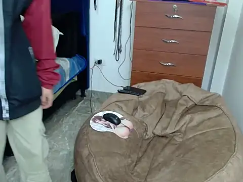 KratosAfroditacs online show from November 2025 10:12:01 PM