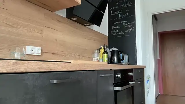 HevaRose online show from September 2025 10:06:02 AM