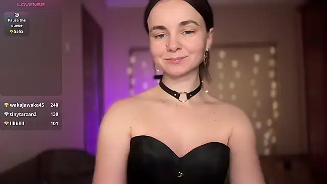 lanaloulou online show from November 2025 09:50:02 PM