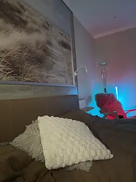 Mary Kiitty online show from April 2026 12:33:01 PM