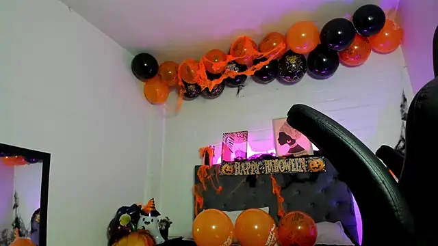 Ayliinn  online show from October 2025 02:28:01 AM