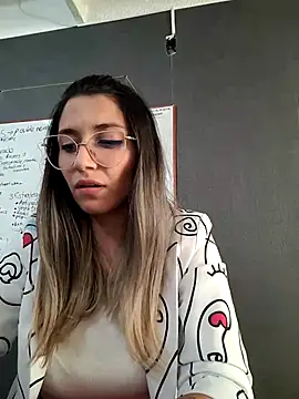 Snapshot of Isabella_Varella chatting on March 2025 05:08:02 PM Isabella Varella online show from March 2025 05:08:02 PM