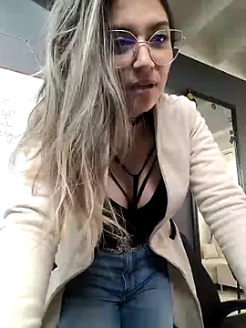 Snapshot of Isabella_Varella chatting on March 2025 01:45:01 PM Isabella Varella online show from March 2025 01:45:01 PM