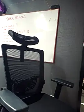 Isabella Varella online show from November 2025 12:27:02 PM