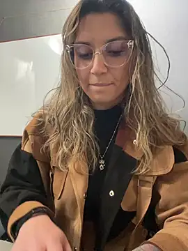 Isabella Varella online show from February 2026 02:33:01 PM