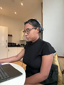 Melia Rayne online show from November 2025 10:47:01 AM