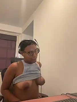 Snapshot of Melia_Rayne chatting on June 2026 09:48:02 AM Melia Rayne online show from June 2026 09:48:02 AM